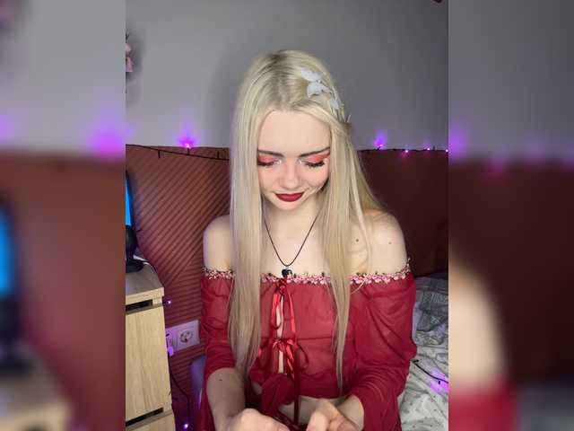 Chanterelle008 live cam on BongaCams