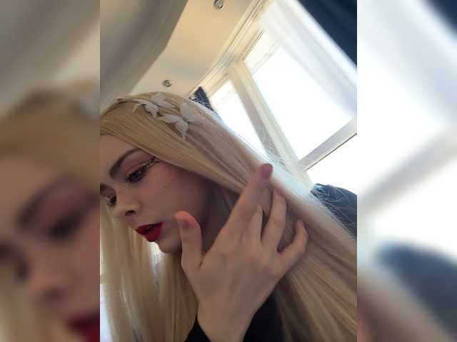 Chanterelle008 live cam on BongaCams