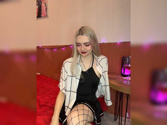 Chanterelle008 live cam on BongaCams