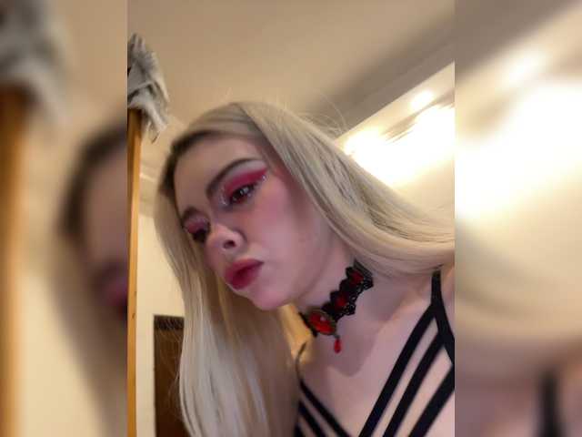 Chanterelle008 live cam on BongaCams