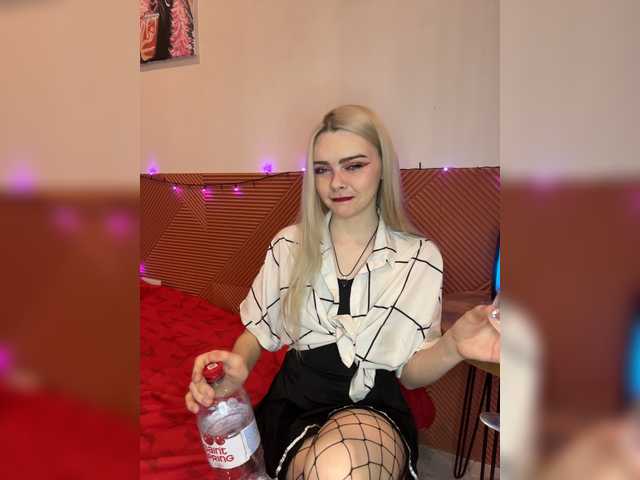 Chanterelle008 live cam on BongaCams