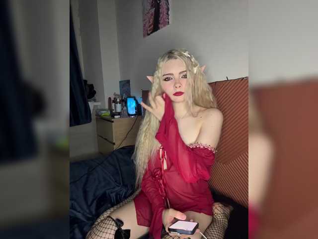 Chanterelle008 live cam on BongaCams