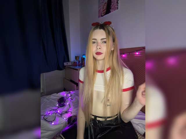 Chanterelle008 live cam on BongaCams