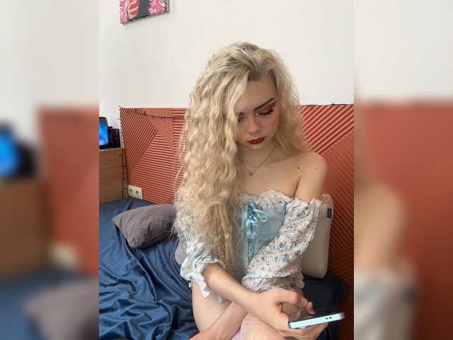 Chanterelle008 live cam on BongaCams