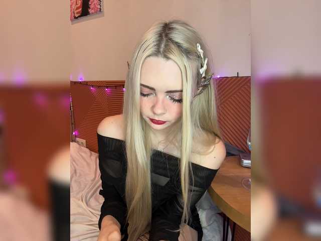 Chanterelle008 live cam on BongaCams