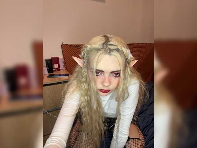 Chanterelle008 live cam on BongaCams