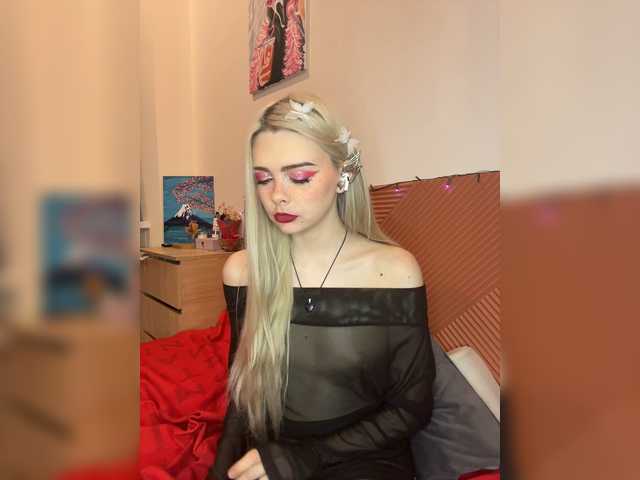 Chanterelle008 live cam on BongaCams
