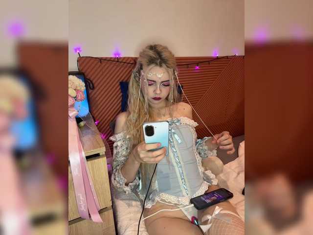 Chanterelle008 live cam on BongaCams