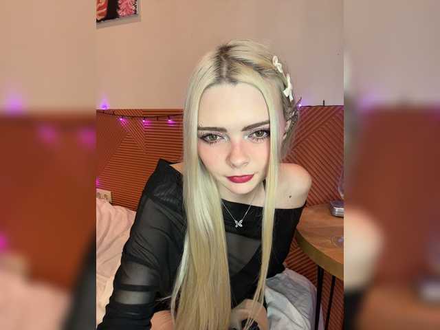 Chanterelle008 live cam on BongaCams