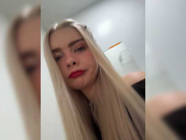 Chanterelle008 live cam on BongaCams