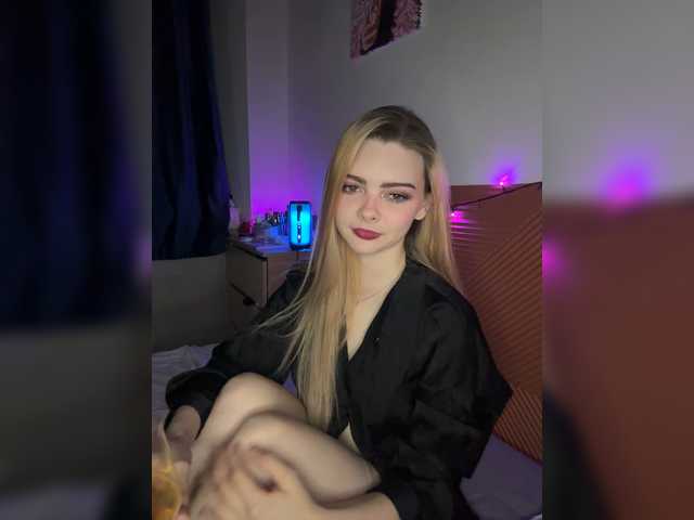 Chanterelle008 live cam on BongaCams
