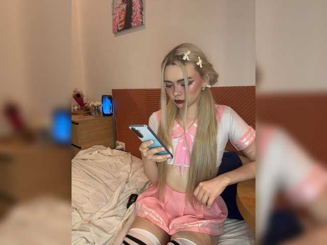 Chanterelle008 live cam on BongaCams