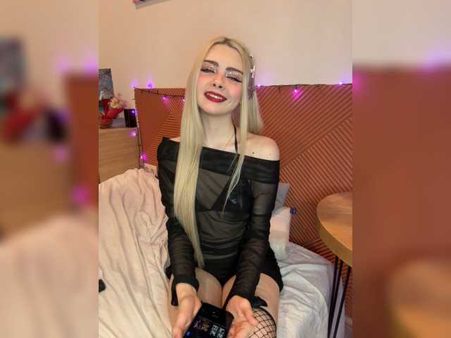 Chanterelle008 live cam on BongaCams
