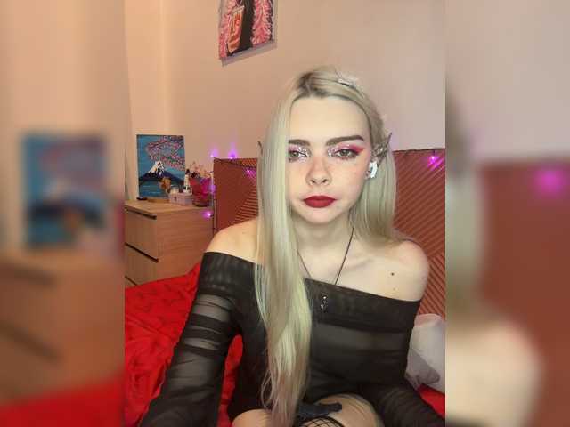 Chanterelle008 live cam on BongaCams