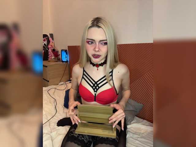 Chanterelle008 live cam on BongaCams