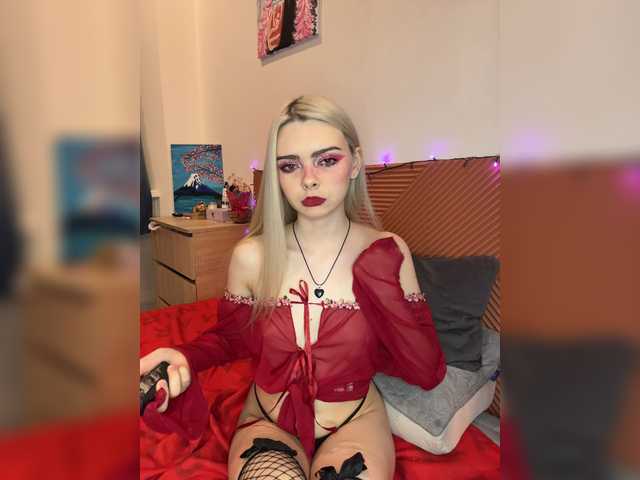 Chanterelle008 live cam on BongaCams