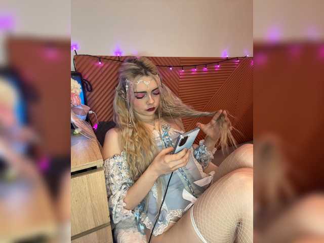 Chanterelle008 live cam on BongaCams