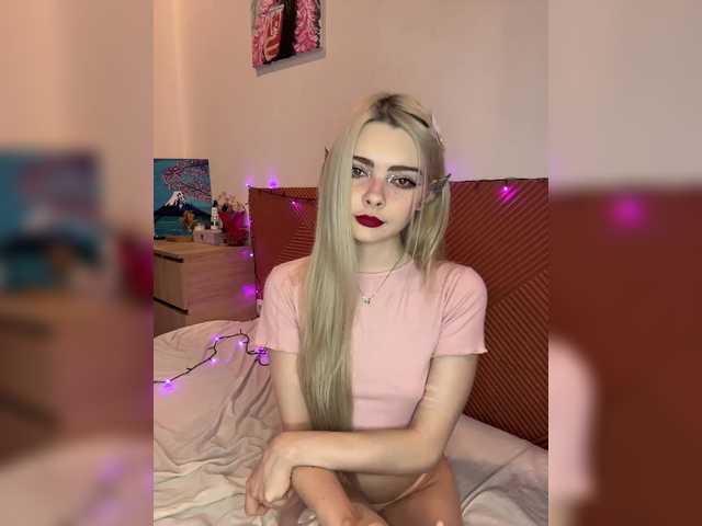 Chanterelle008 live cam on BongaCams