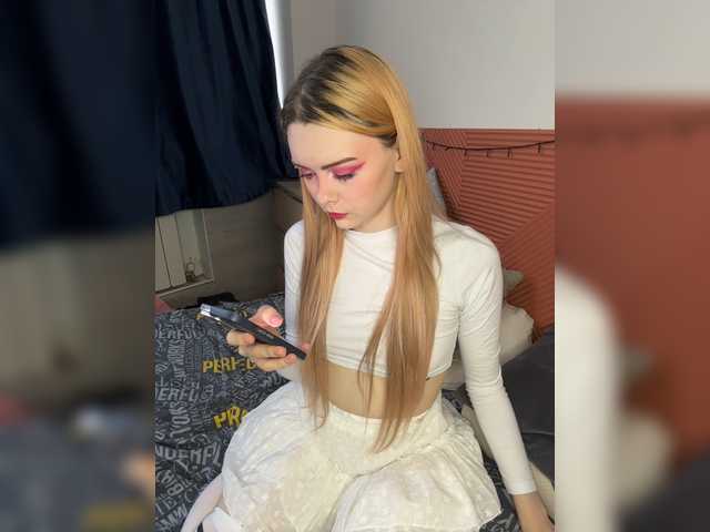 Chanterelle008 live cam on BongaCams