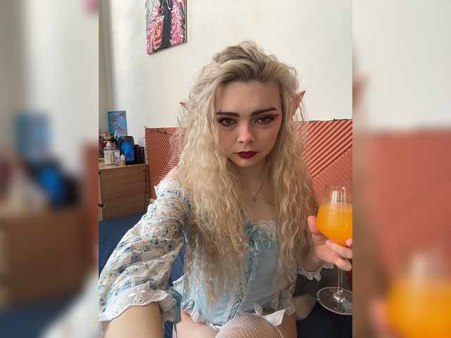Chanterelle008 live cam on BongaCams