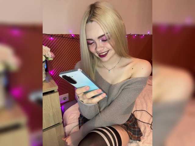 Chanterelle008 live cam on BongaCams