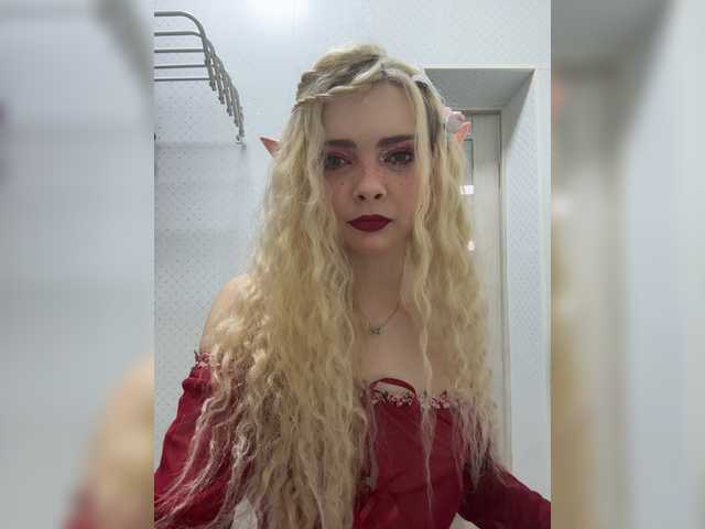 Chanterelle008 live cam on BongaCams