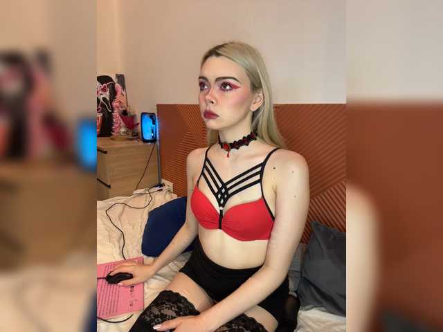 Chanterelle008 live cam on BongaCams