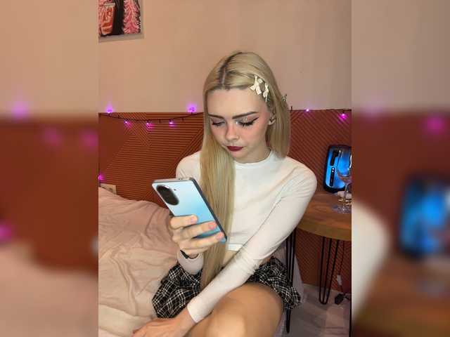 Chanterelle008 live cam on BongaCams