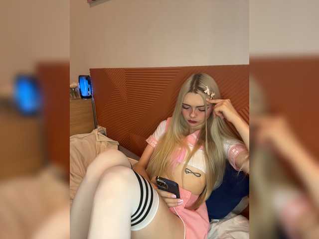 Chanterelle008 live cam on BongaCams