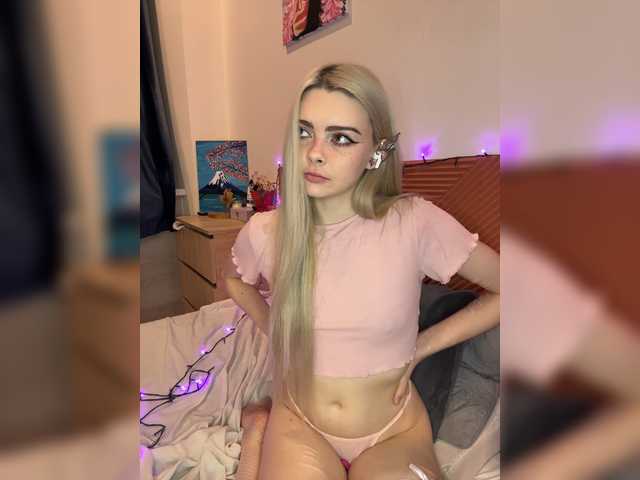 Chanterelle008 live cam on BongaCams