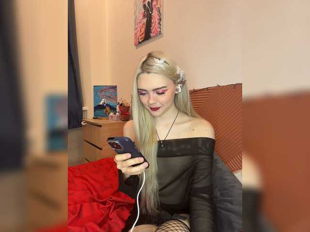 Chanterelle008 live cam on BongaCams