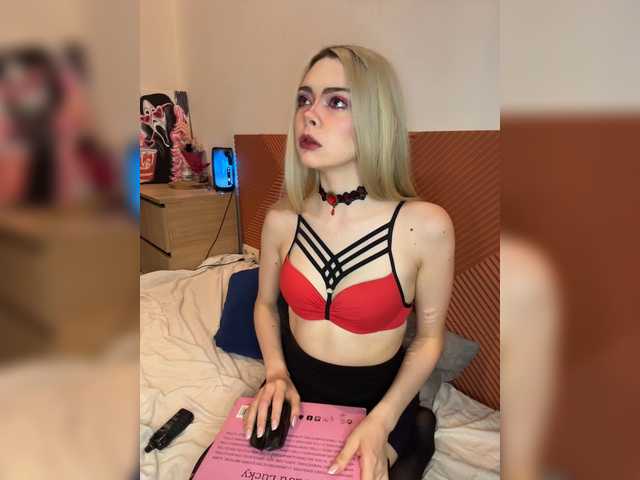 Chanterelle008 live cam on BongaCams