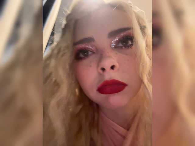 Chanterelle008 live cam on BongaCams