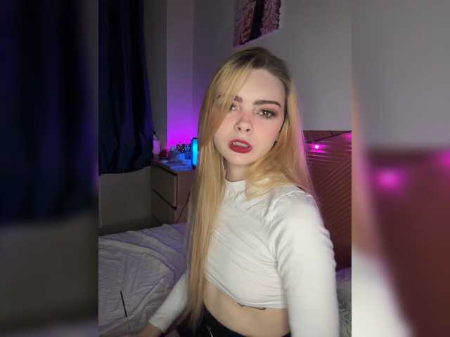 Chanterelle008 live cam on BongaCams