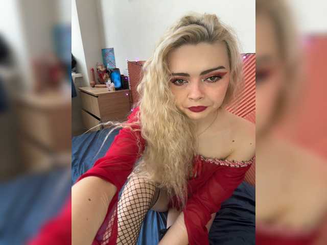 Chanterelle008 live cam on BongaCams