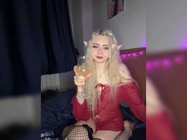 Chanterelle008 live cam on BongaCams
