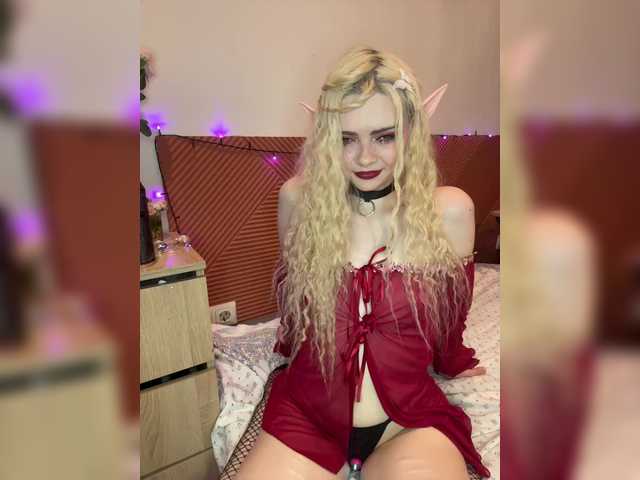 Chanterelle008 live cam on BongaCams