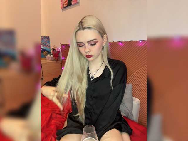Chanterelle008 live cam on BongaCams