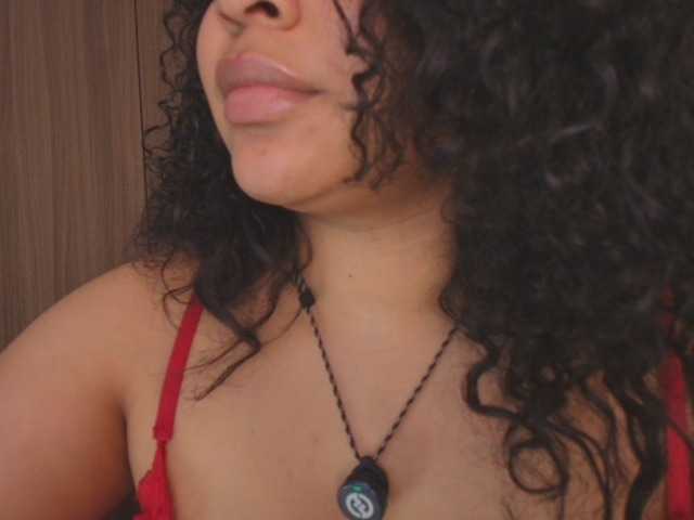 soynerea — live female cam