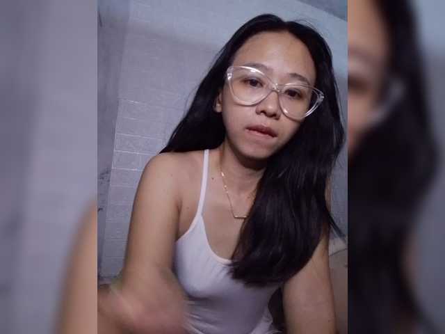 Bestyy live cam on BongaCams