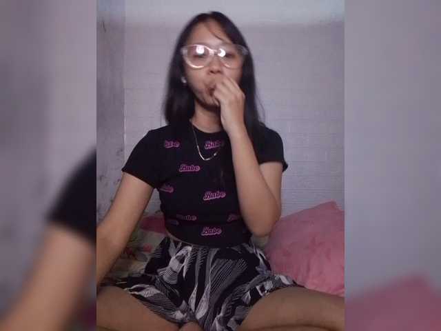 Bestyy live cam on BongaCams
