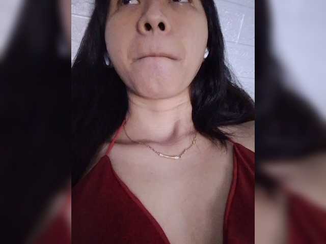 Bestyy live cam on BongaCams