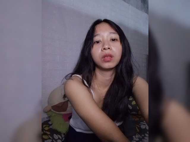 Bestyy live cam on BongaCams
