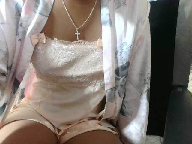 MiamiahC05 live cam on BongaCams