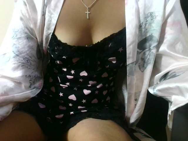 MiamiahC05 live cam on BongaCams