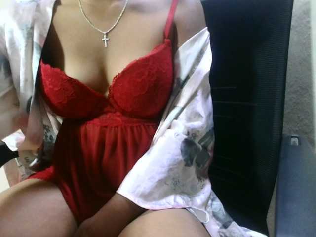 MiamiahC05 live cam on BongaCams