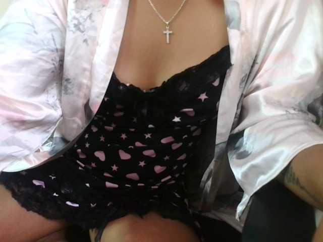 MiamiahC05 live cam on BongaCams