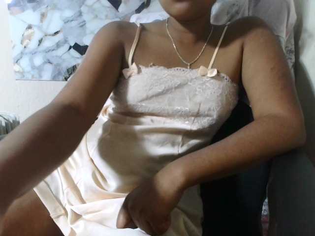 MiamiahC05 live cam on BongaCams