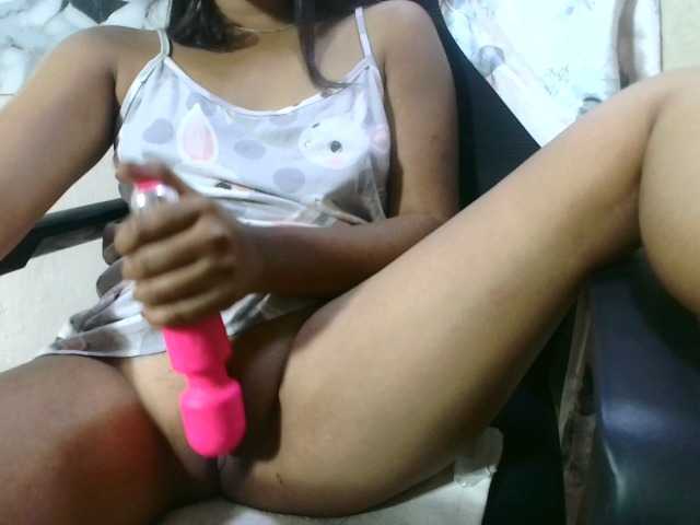 MiamiahC05 live cam on BongaCams