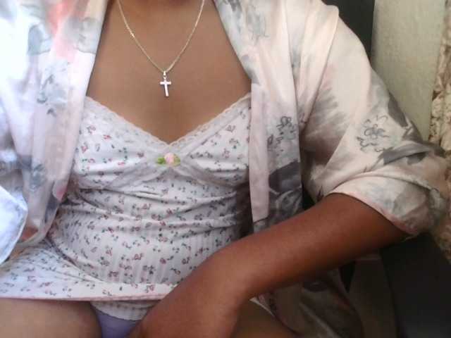 MiamiahC05 live cam on BongaCams